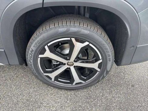 New 2025 Volkswagen Tiguan SE image 10