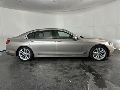 Used 2019 BMW 750i xDrive w/ Executive Package AWD/4WD image 9