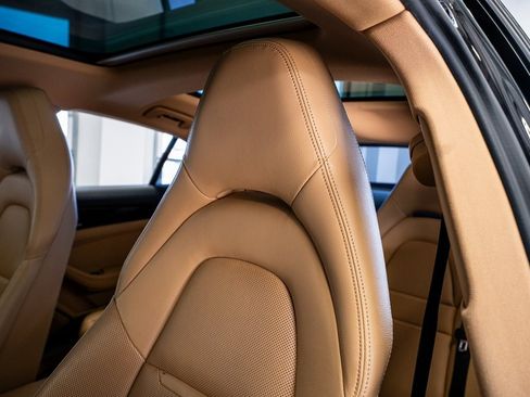Used 2019 Porsche Panamera image 40