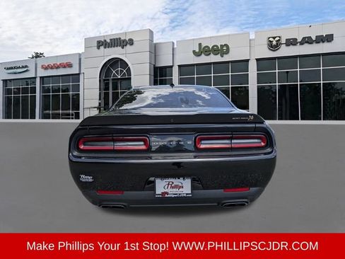 Certified 2022 Dodge Challenger R/T Scat Pack w/ Shaker Package RWD image 4