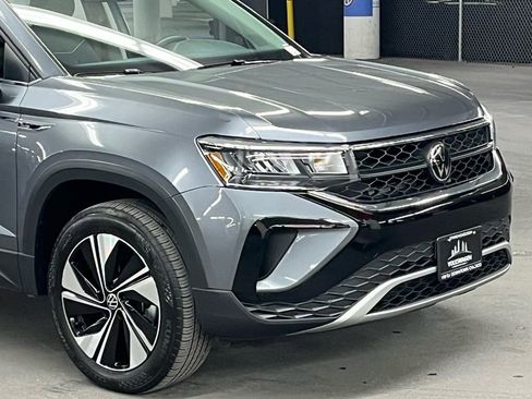 Used 2024 Volkswagen Taos SE image 40