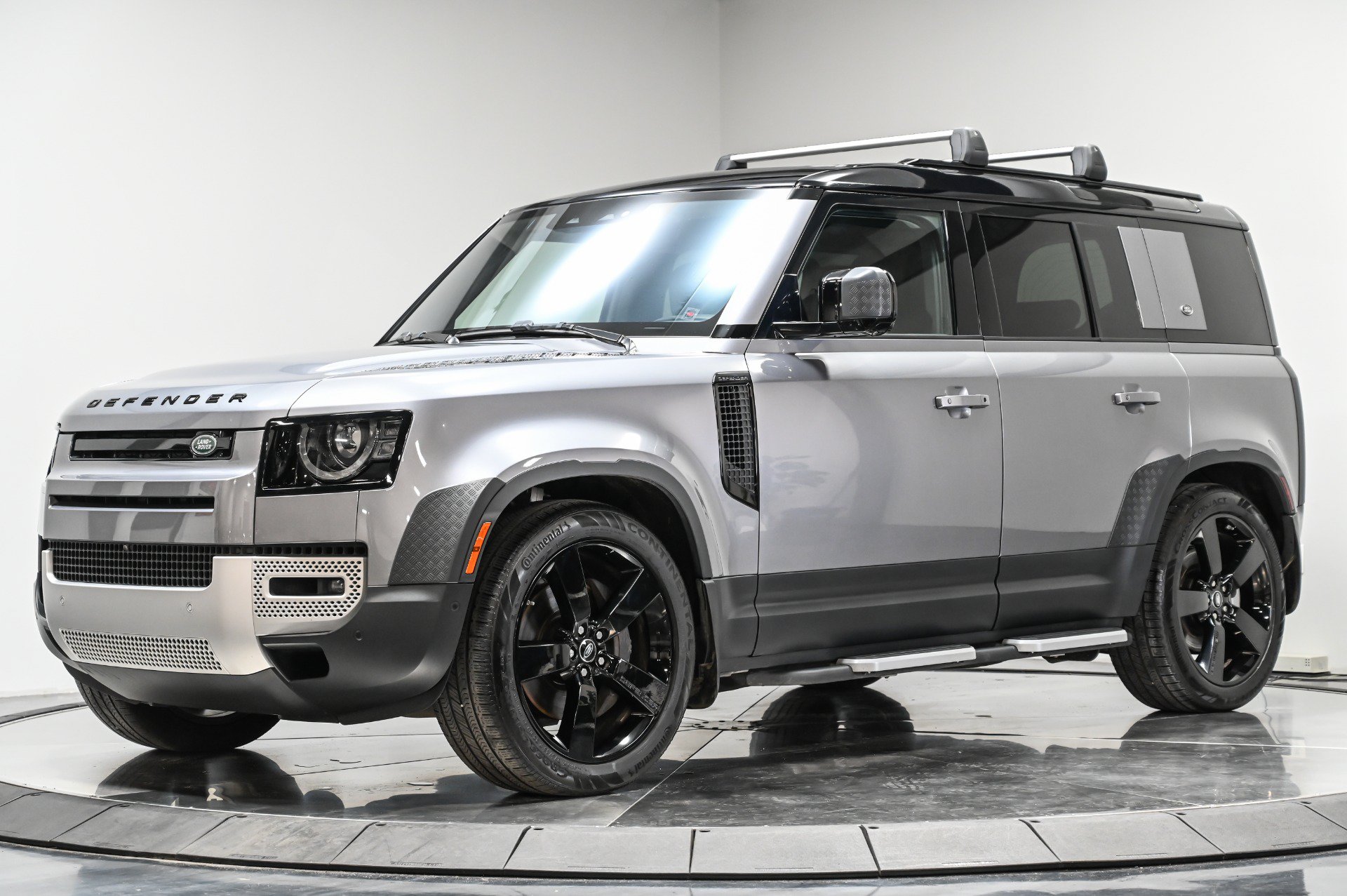 Used 2020 Land Rover Defender 110 HSE AWD/4WD image 2