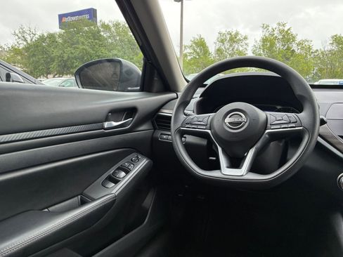 Used 2025 Nissan Altima 2.5 SV image 33