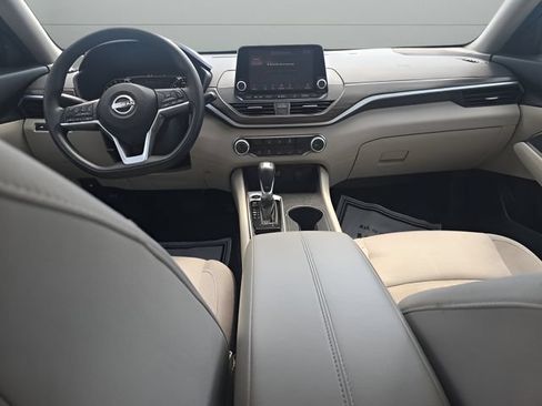 Certified 2025 Nissan Altima 2.5 SV FWD image 9