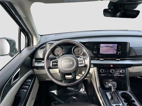 Used 2024 Kia Carnival LX image 21