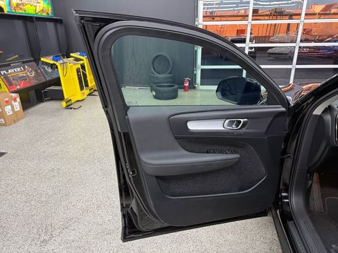 Used 2019 Volvo XC40 T5 Momentum image 10