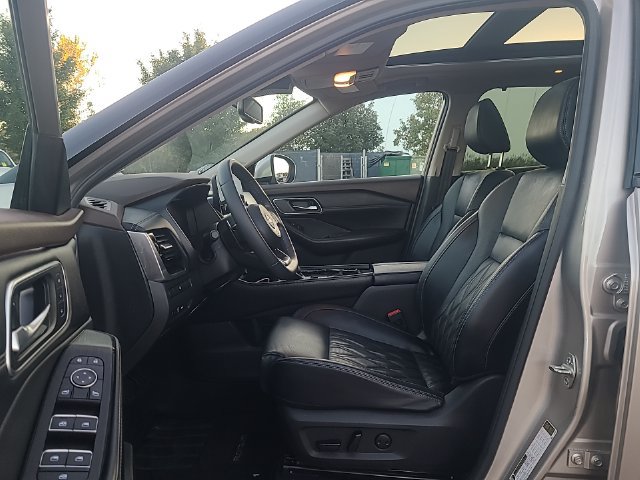 Certified 2023 Nissan Rogue Platinum AWD/4WD image 13
