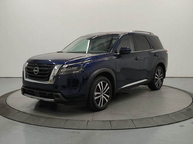 Used 2025 Nissan Pathfinder Platinum w/ Cargo Package AWD/4WD image 4