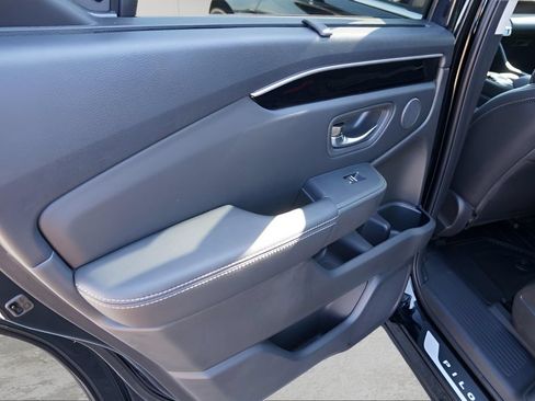 Used 2025 Honda Pilot EX-L image 8