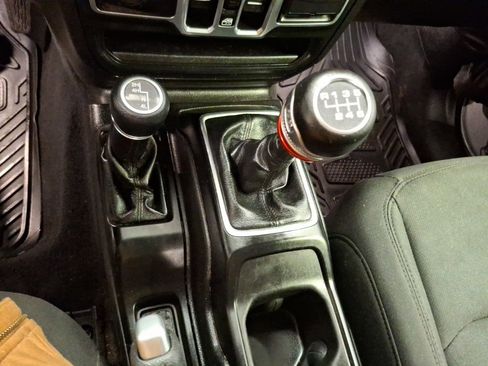 Used 2018 Jeep Wrangler Unlimited Sport S image 23