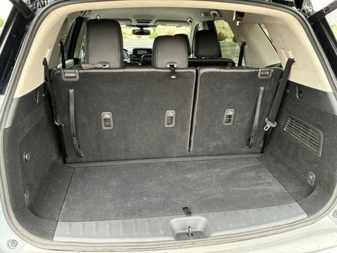 Used 2022 Nissan Pathfinder SL FWD image 19