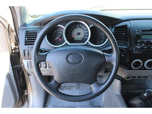 Used 2011 Toyota Tacoma 4x4 Regular Cab image 11