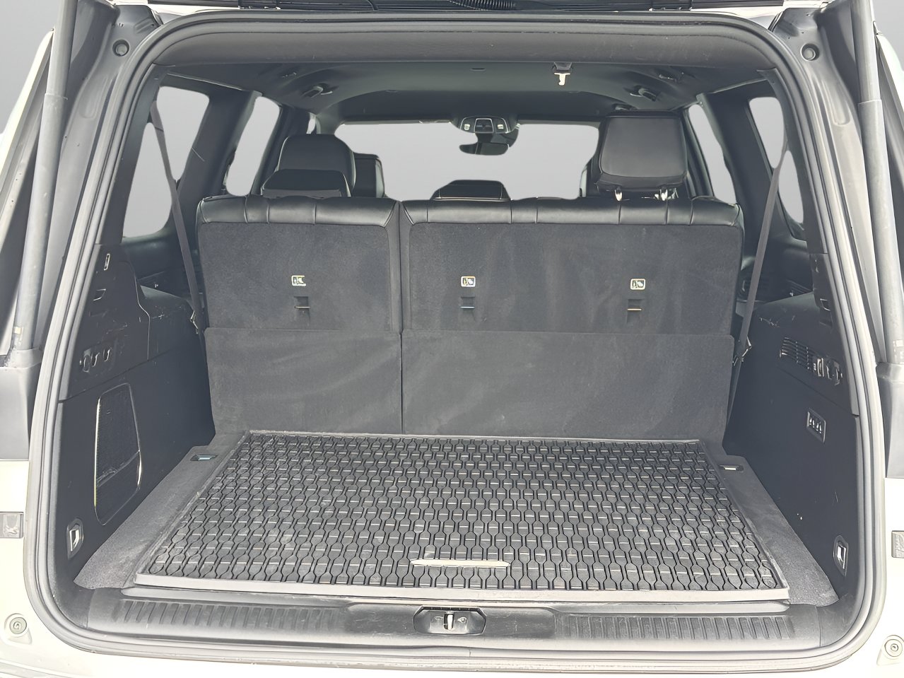 Used 2024 Jeep Wagoneer L Series II w/ Flexible Seating Group AWD/4WD image 8