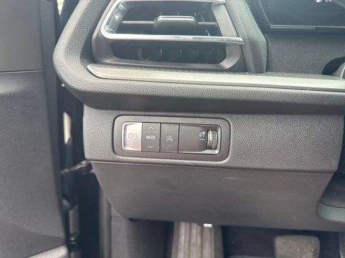 Used 2026 Chevrolet Traverse LT w/ Driver Confidence Package FWD image 13