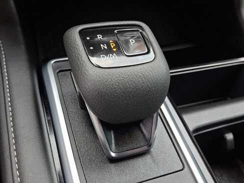 Used 2024 Nissan Pathfinder SV AWD/4WD image 16