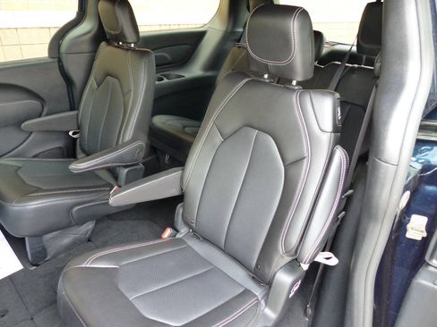 Used 2025 Chrysler Pacifica Select FWD image 22