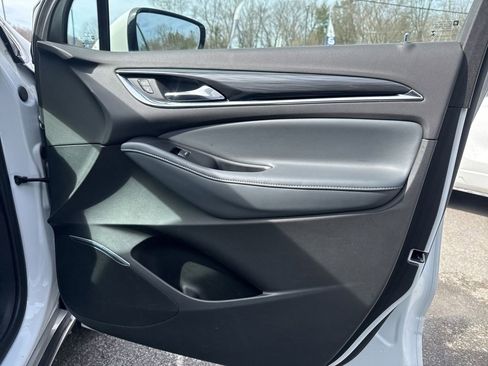 Used 2023 Buick Enclave Essence image 31