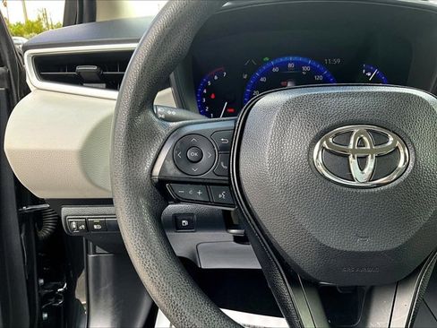 Used 2020 Toyota Corolla LE image 18