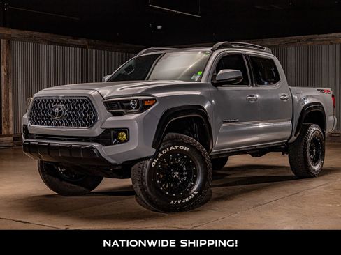 Used 2019 Toyota Tacoma TRD Off-Road AWD/4WD image 4