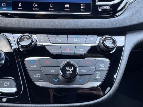 New 2026 Chrysler Voyager LX image 19