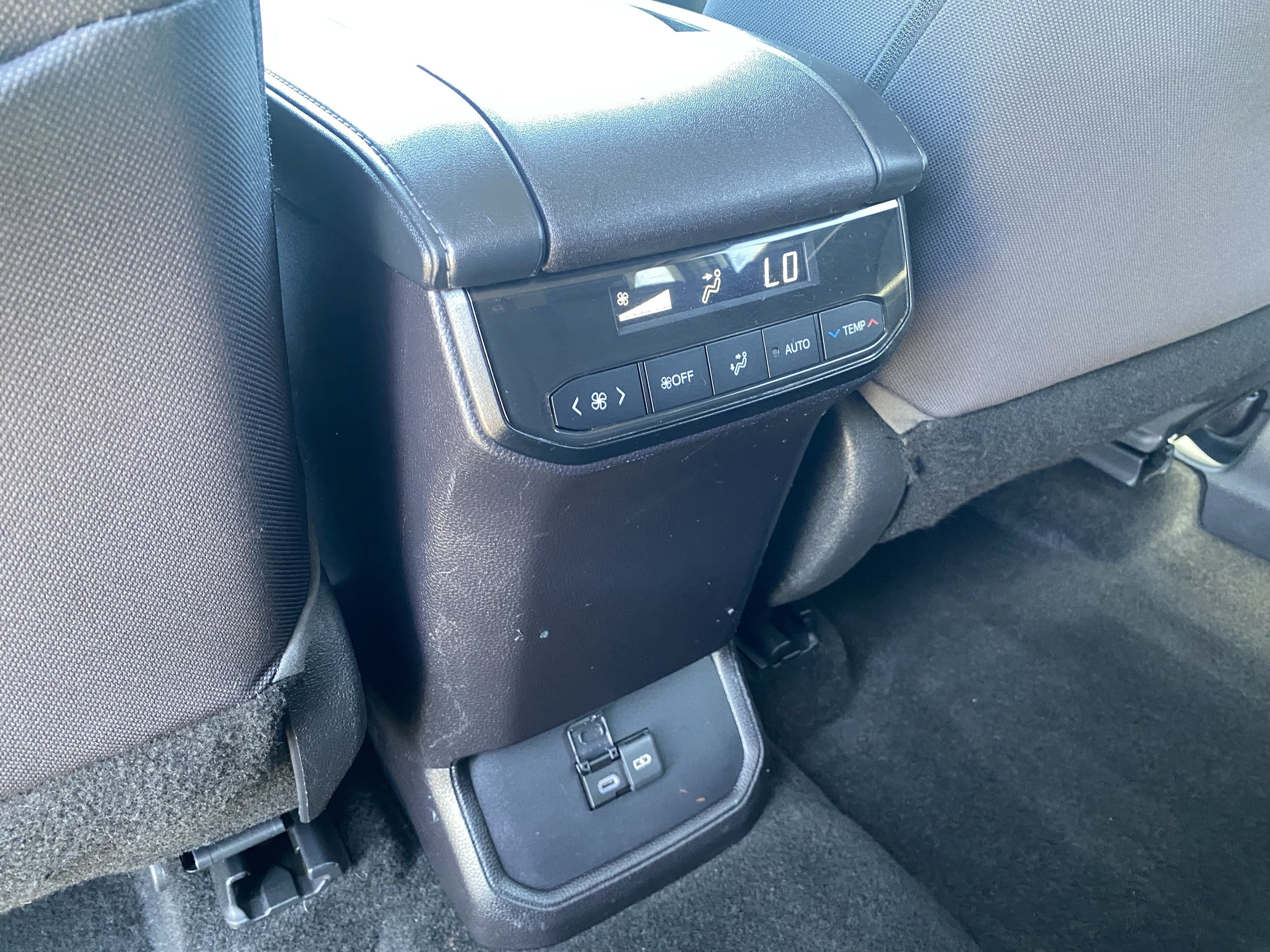 Used 2023 Toyota Highlander LE AWD/4WD image 16
