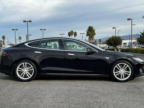 Used 2015 Tesla Model S 70D image 3