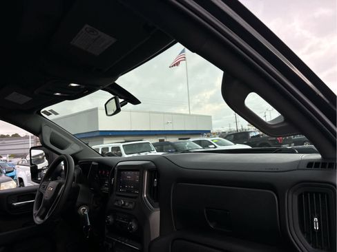 Used 2022 Chevrolet Silverado 2500 Custom w/ Custom Value Package image 23