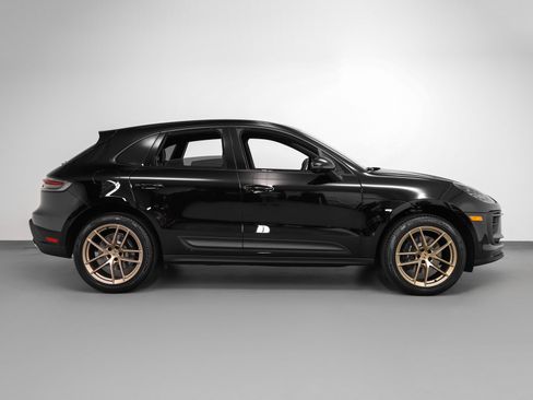 Certified 2025 Porsche Macan image 13