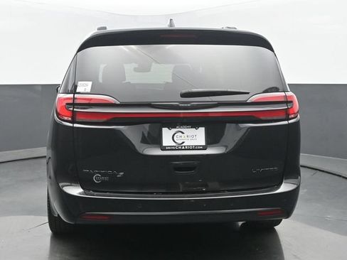 Used 2023 Chrysler Pacifica Limited w/ S Appearance Package FWD image 5