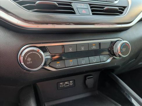 Used 2024 Nissan Altima 2.5 SV FWD image 16