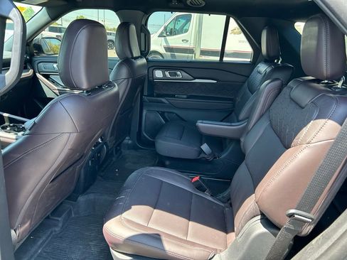 Used 2025 Ford Explorer Platinum w/ Ultimate Package AWD/4WD image 5