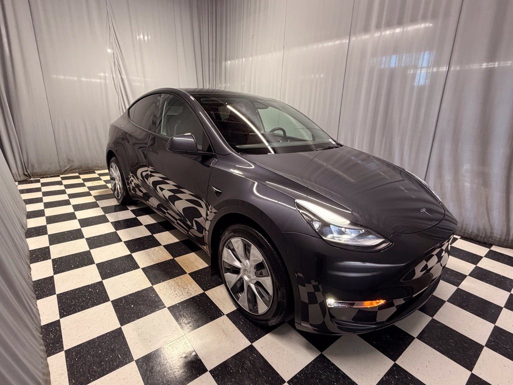 Used 2024 Tesla Model Y Long Range AWD/4WD image 3