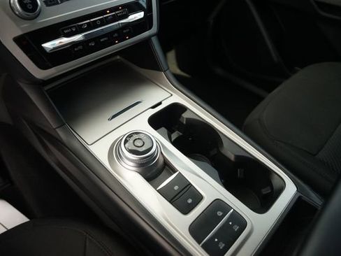 Used 2022 Ford Explorer XLT RWD image 30