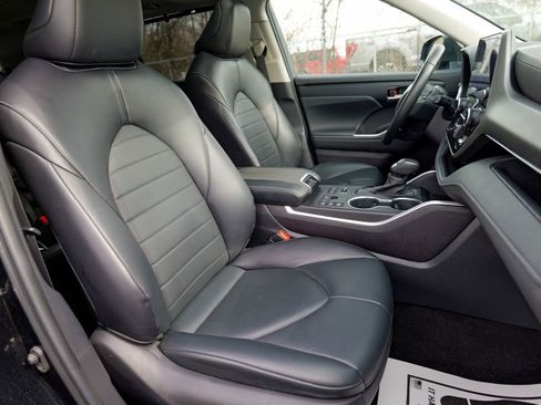 Used 2023 Toyota Highlander XLE image 34