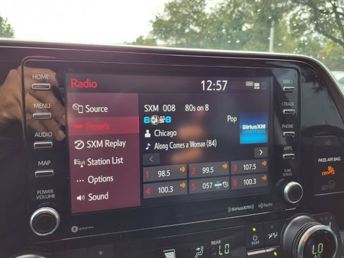 Used 2022 Toyota Highlander XLE FWD image 7