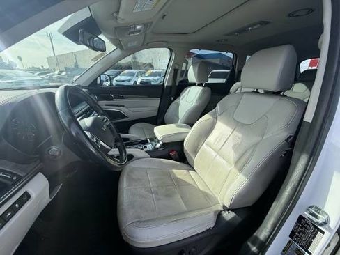 Used 2022 Kia Telluride EX w/ EX Premium Package image 16