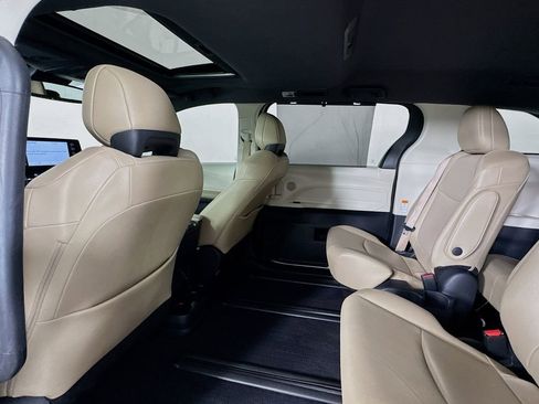 Used 2024 Toyota Sienna XLE image 19