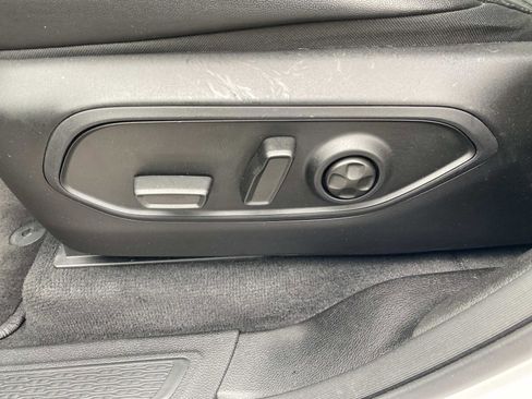 Certified 2025 Jeep Grand Cherokee Altitude image 23