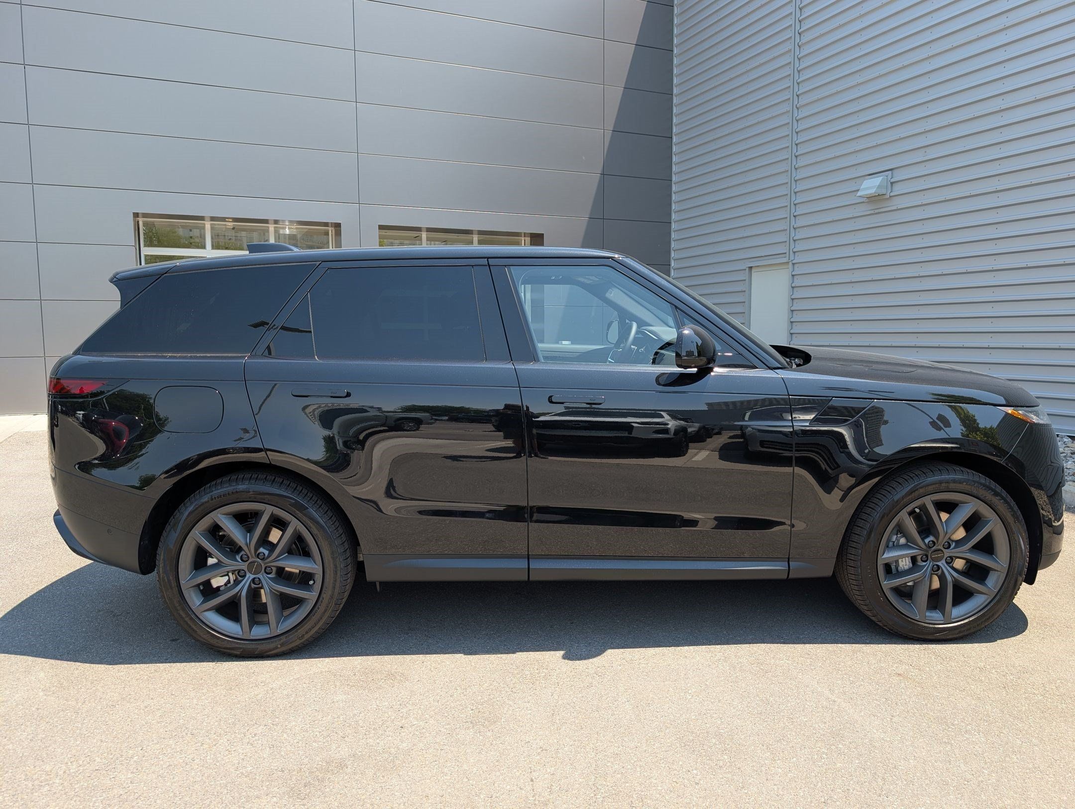 New 2026 Land Rover Range Rover Sport SE AWD/4WD image 4