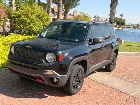 Used 2018 Jeep Renegade Trailhawk w/ Popular Equipment Group AWD/4WD image 23