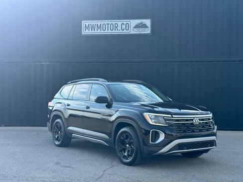 Used 2024 Volkswagen Atlas Peak Edition SE AWD/4WD image 1