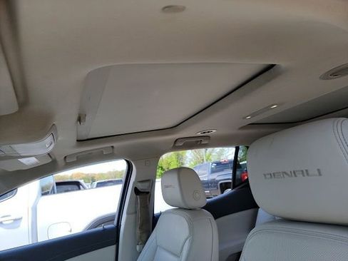 Used 2023 GMC Acadia Denali w/ Denali Ultimate Package image 10