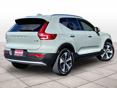 Used 2025 Volvo XC40 B5 Plus image 16