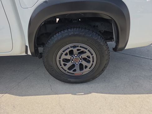 Used 2026 Nissan Frontier PRO-4X AWD/4WD image 25