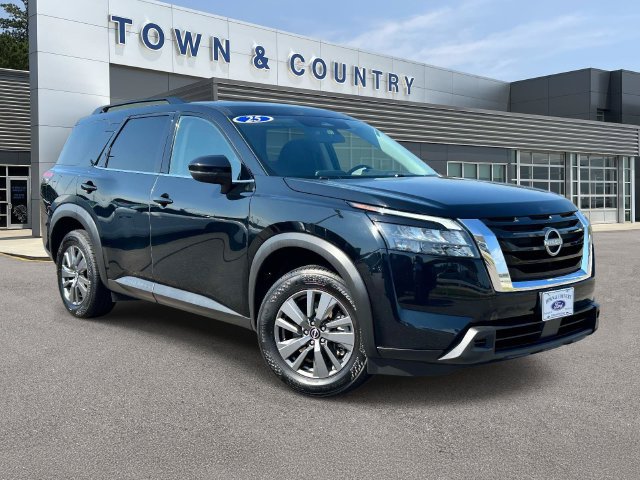 Used 2025 Nissan Pathfinder SV AWD/4WD image 1