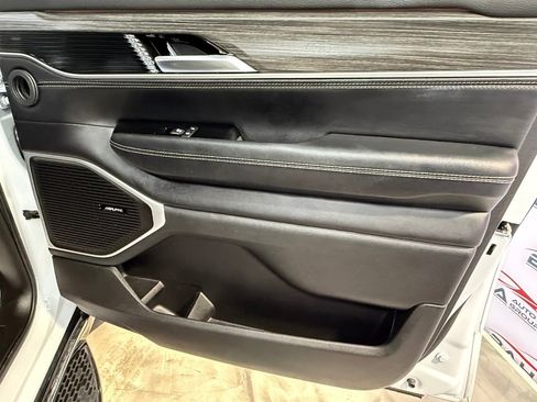 Used 2024 Jeep Wagoneer L Series II w/ Flexible Seating Group AWD/4WD image 61