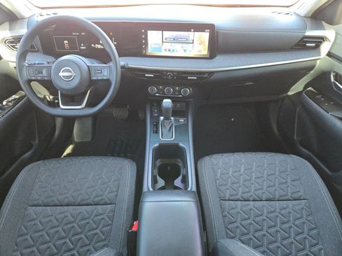 Certified 2025 Nissan Kicks SV image 15