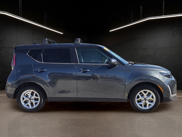 Used 2025 Kia Soul LX w/ LX Technology Package FWD image 8
