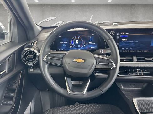 Used 2025 Chevrolet Equinox LT FWD image 25