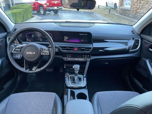 Used 2025 Kia Seltos S image 32